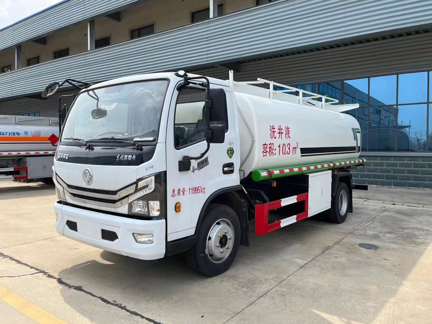 国六东风大多利卡12方供液车