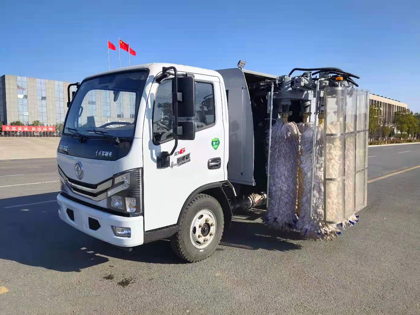东风小多利卡中置护栏清洗车