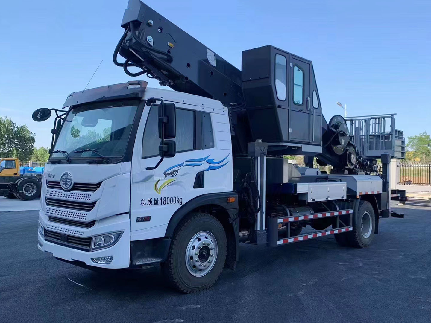 解放45米伸缩式直臂高空作业车