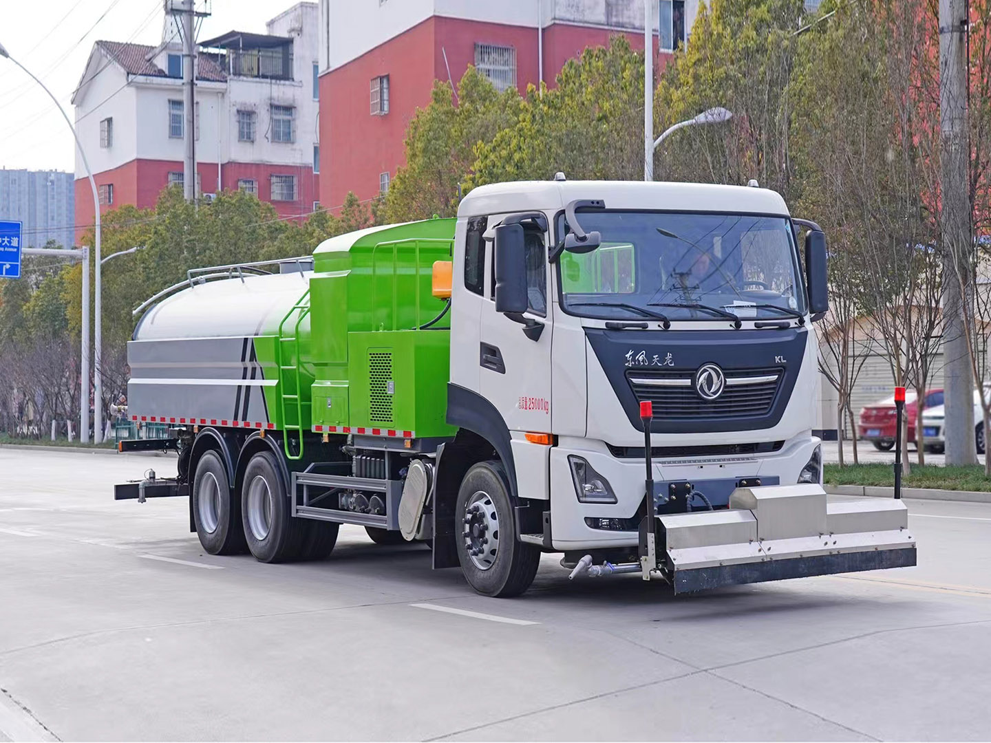 程力威牌东风天龙后双桥路面清洗车