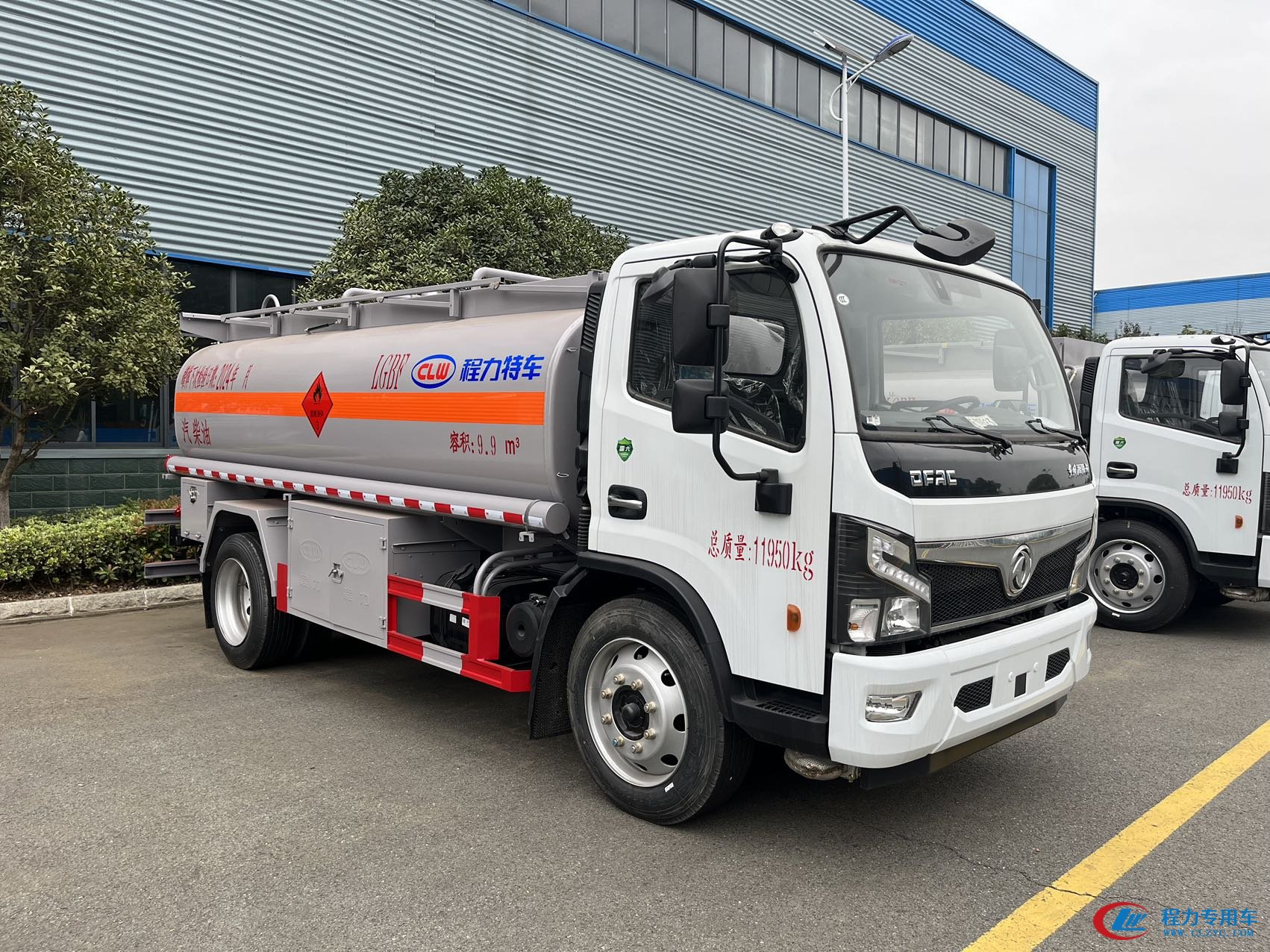 多利卡10方油罐车